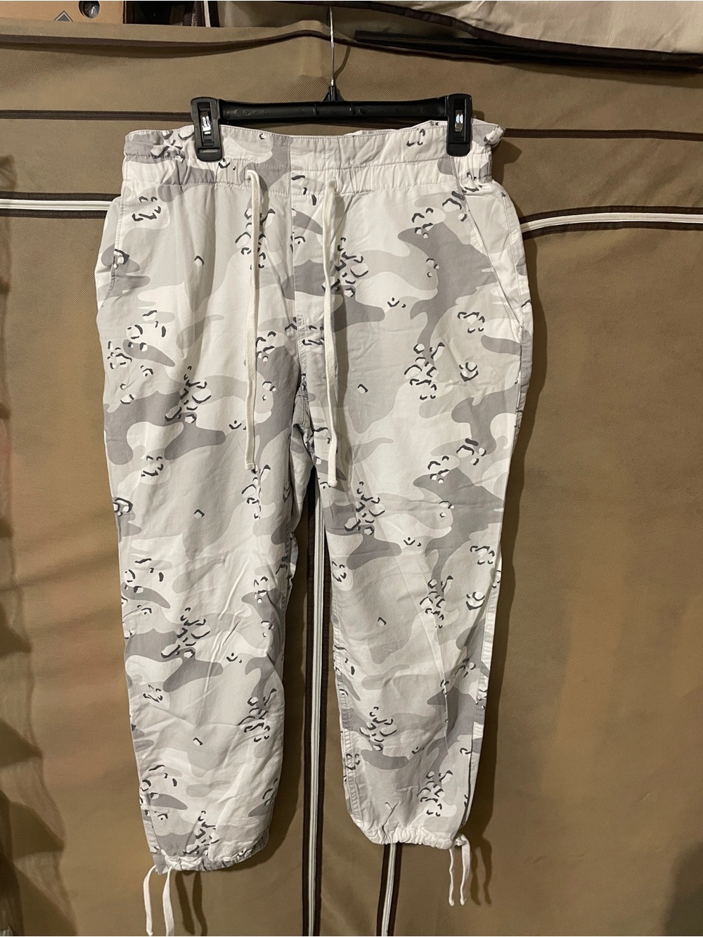 Hollister White & Light Gray Camo Joggers